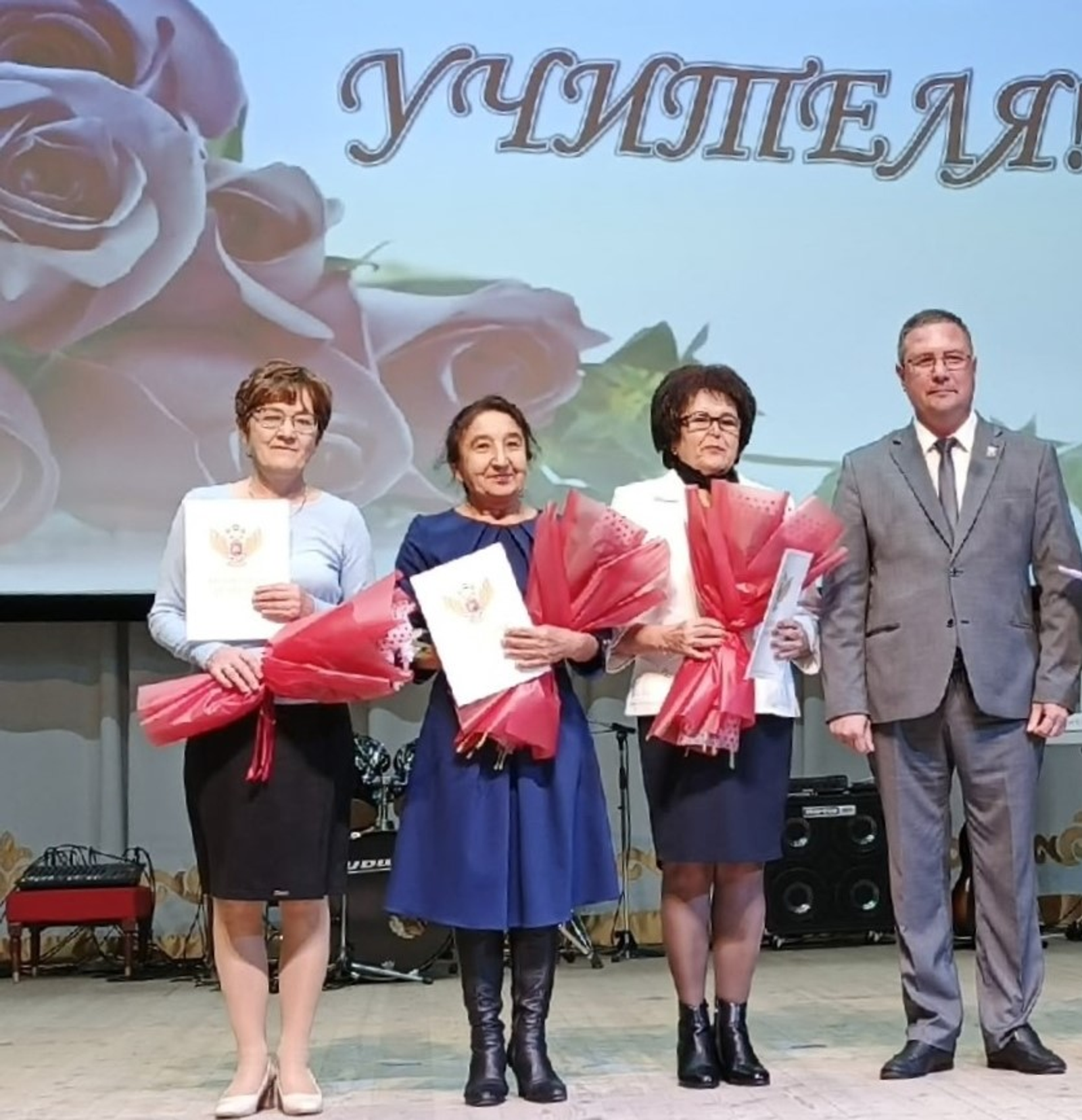 Учителя  района отмечены наградами