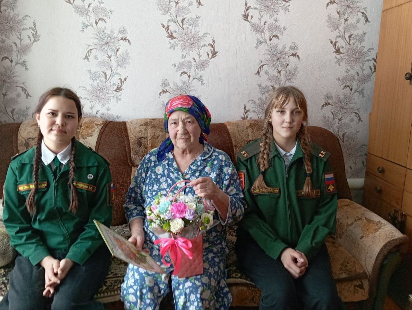 В преддверии 8 Марта кадеты навестили маму воина-интернационалиста