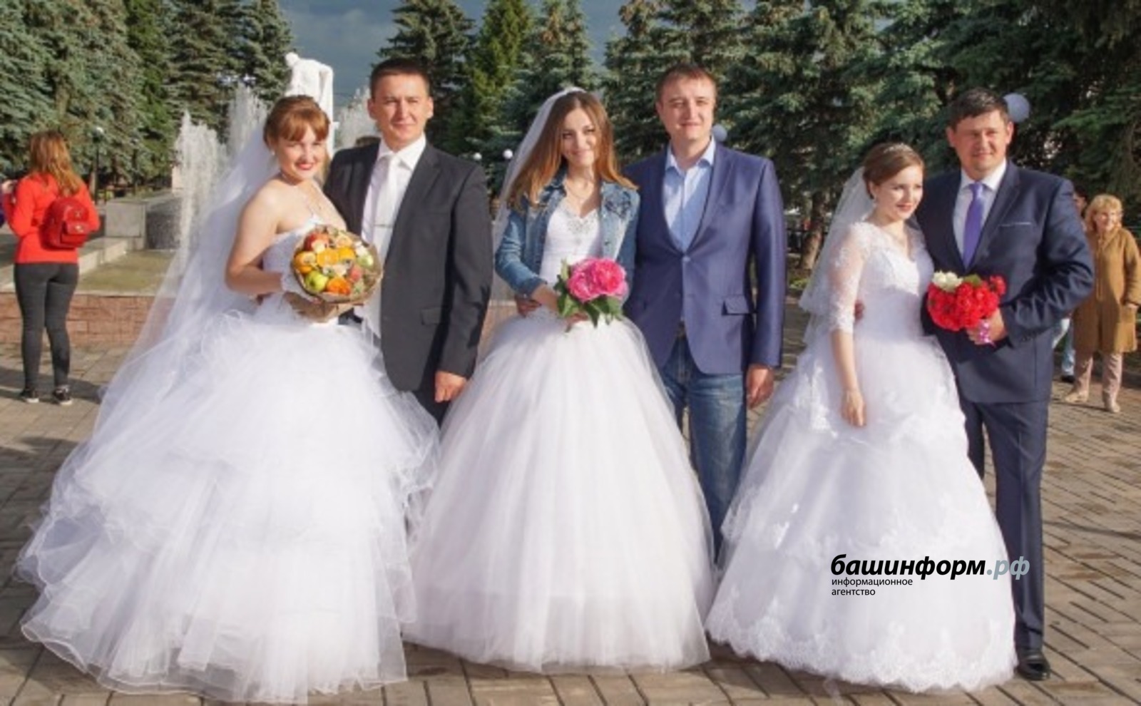 В России проходит мода на свадьбы?