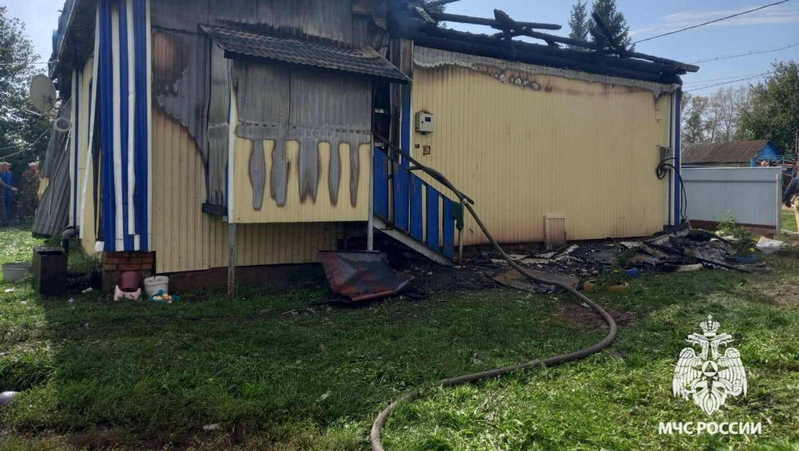 В Башкирии у семьи с пятью детьми в канун 1 сентября сгорел дом