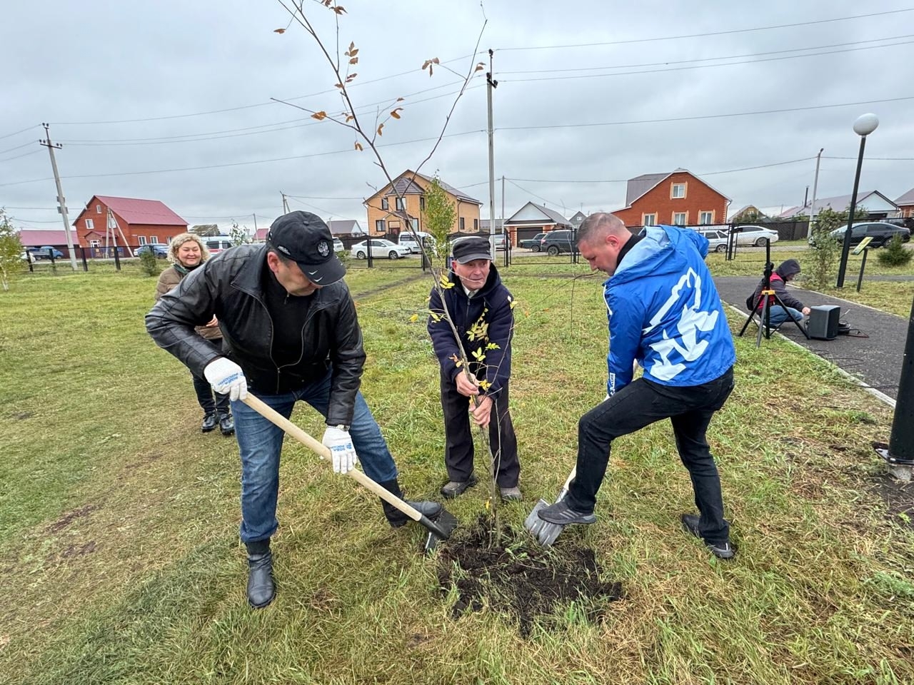 В рамках акции «Зелёная Башкирия» в Буздяке посадили аллеи