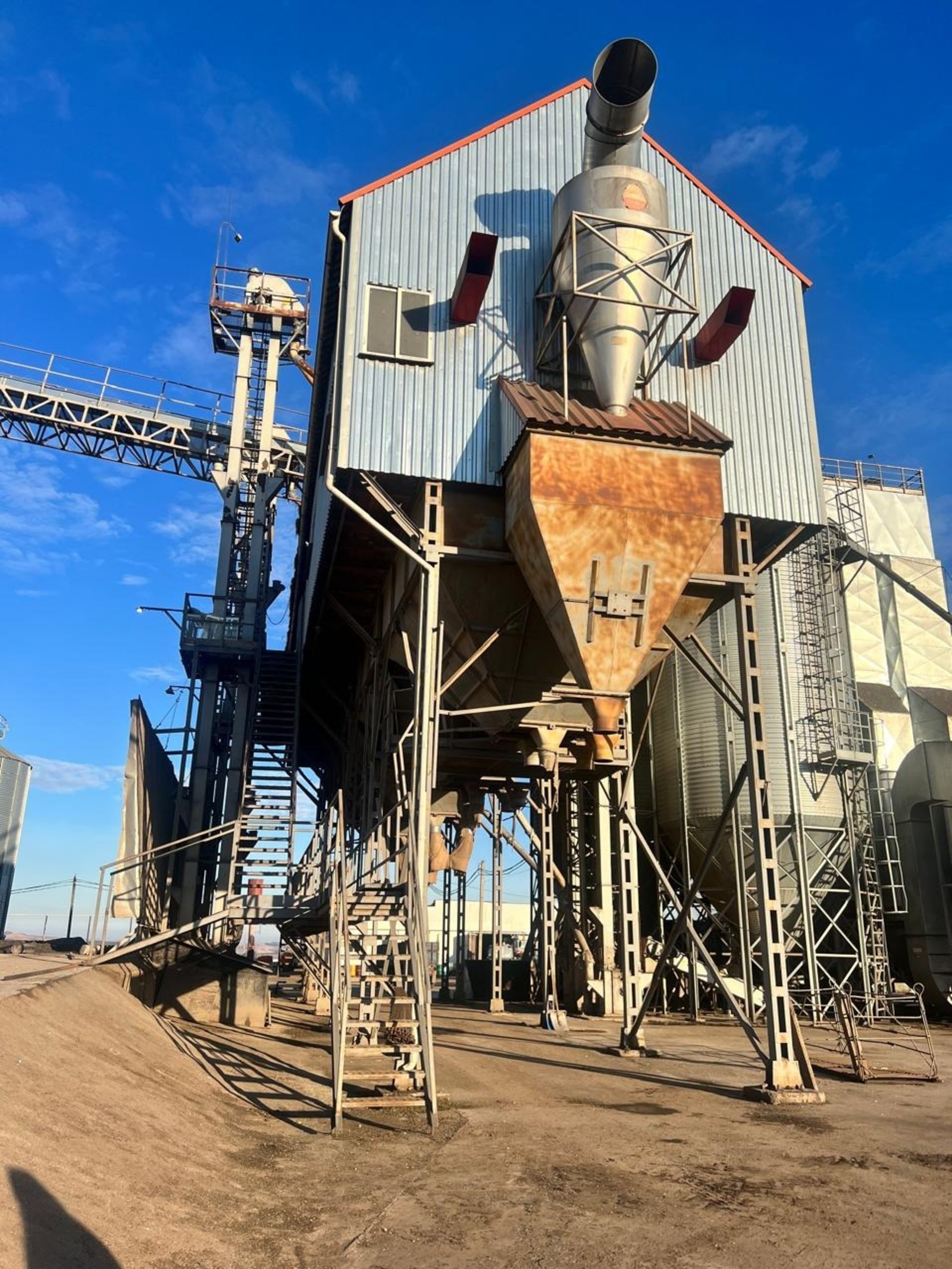 В Башкирии работники сельхозпредприятия отравились неизвестным веществом