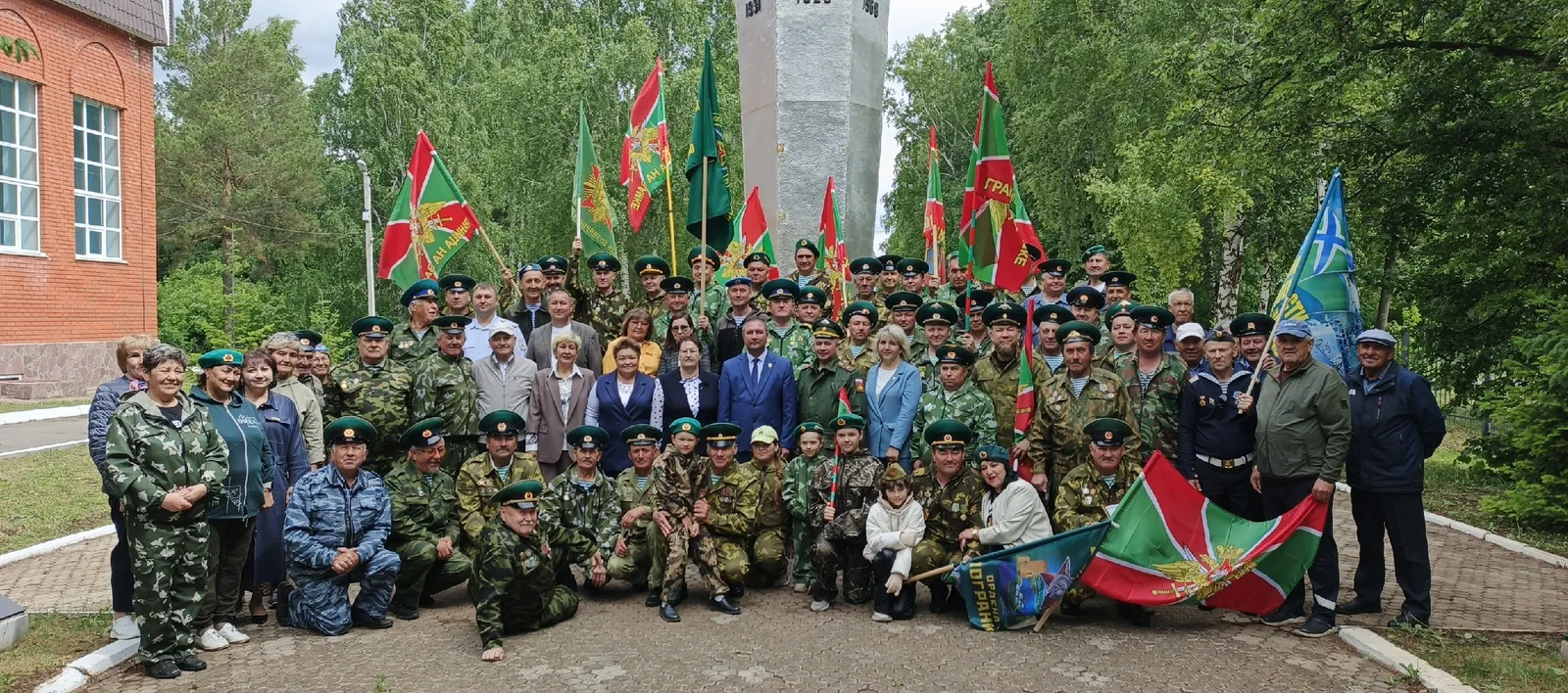 В Комсомольском парке состоялось мероприятие, посвященное Дню пограничника