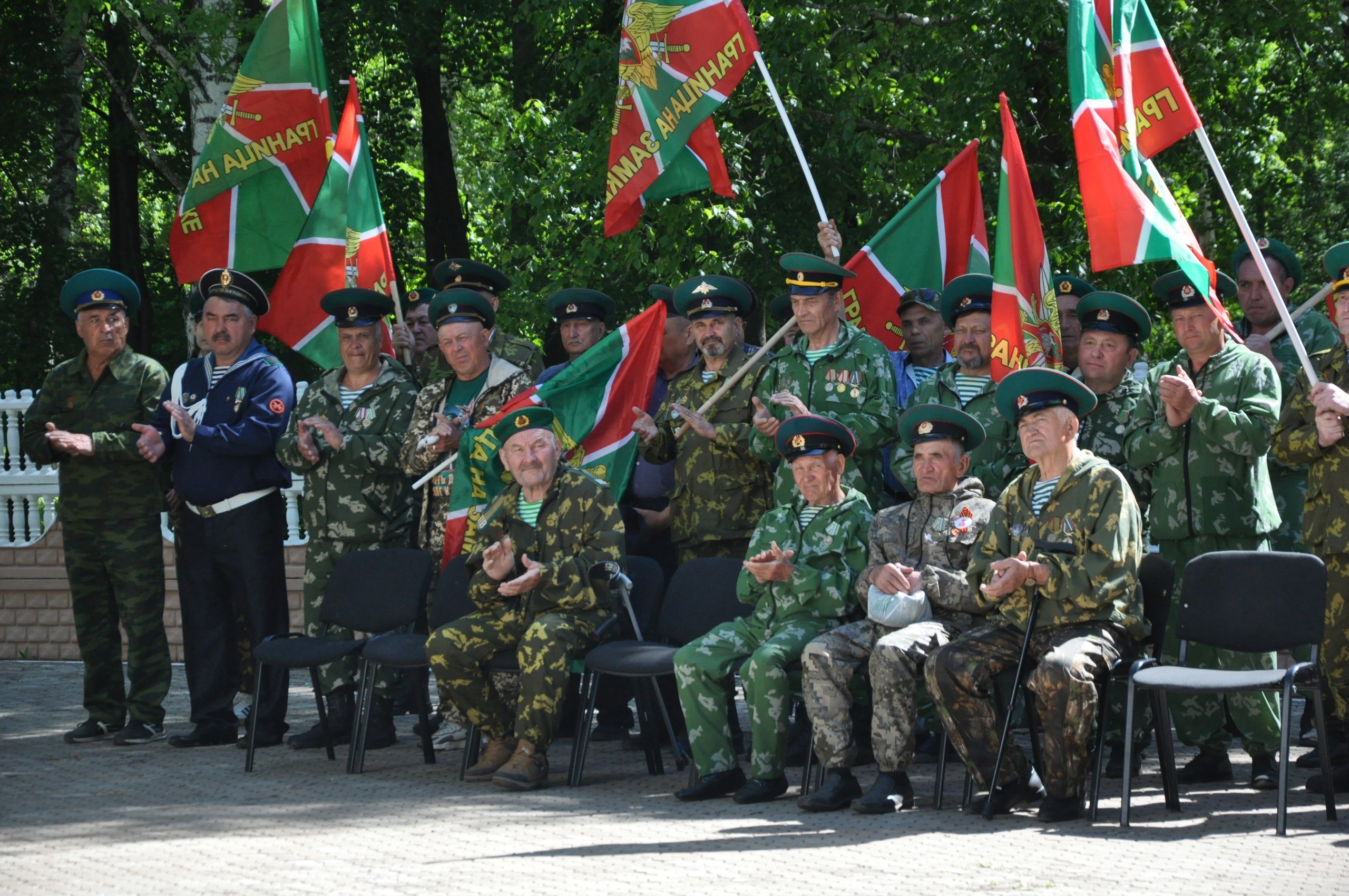 В Комсомольском парке прошло  торжественное мероприятие в честь Дня пограничника