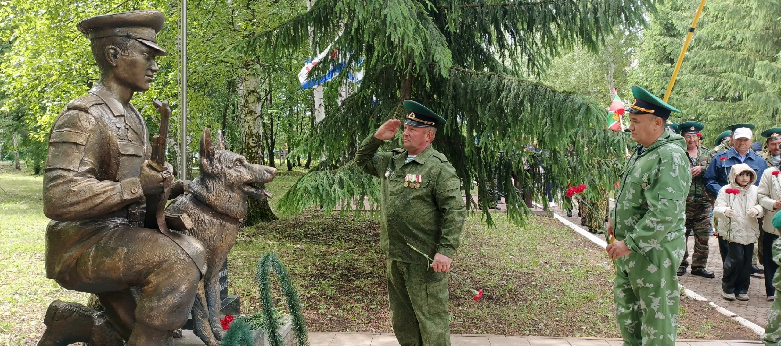 В Комсомольском парке состоялось мероприятие, посвященное Дню пограничника