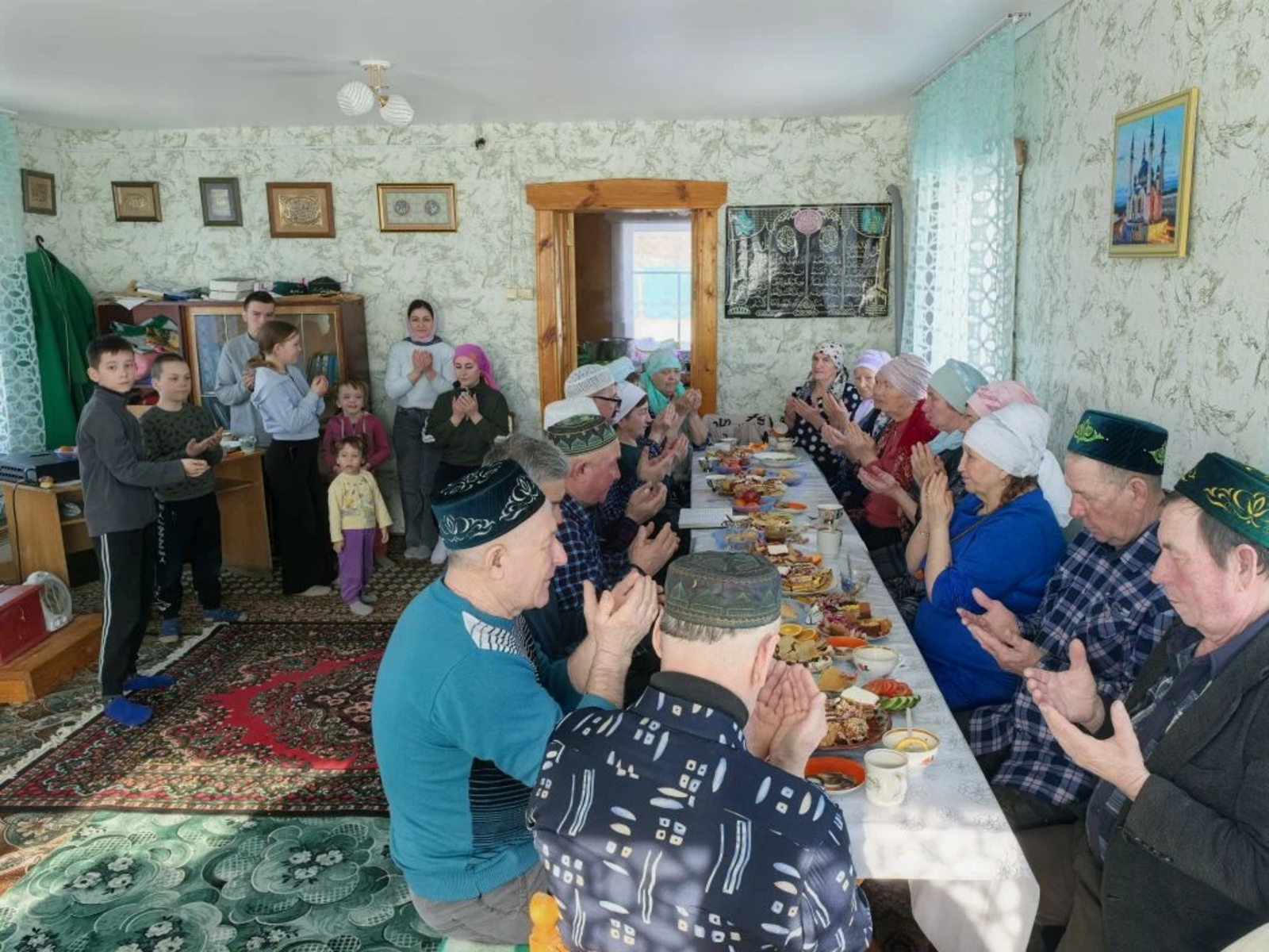 В мечети Буздякского района жители собрались на Ураза-байрам