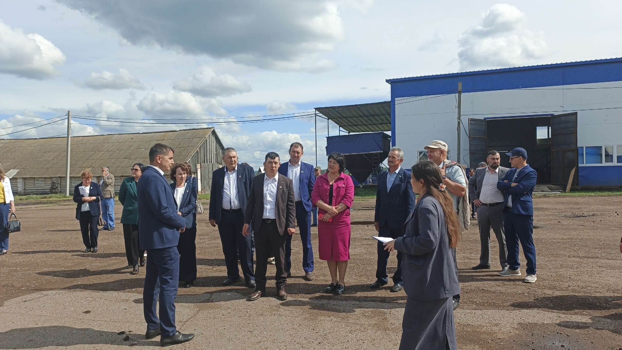 Депутаты  Совета района посетили КФХ  Айнура Хабирова