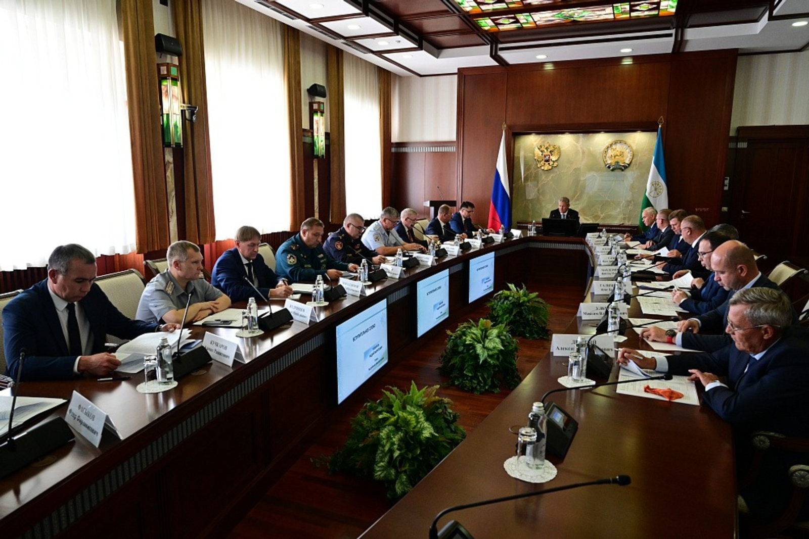 Глава Башкирии поручил обеспечить безопасность школьников в День знаний