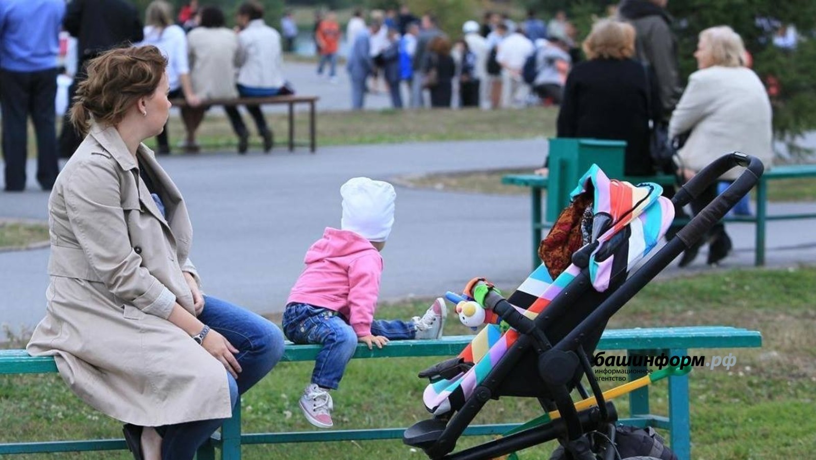 В России планируют засчитывать в трудовой стаж женщин уход за всеми детьми