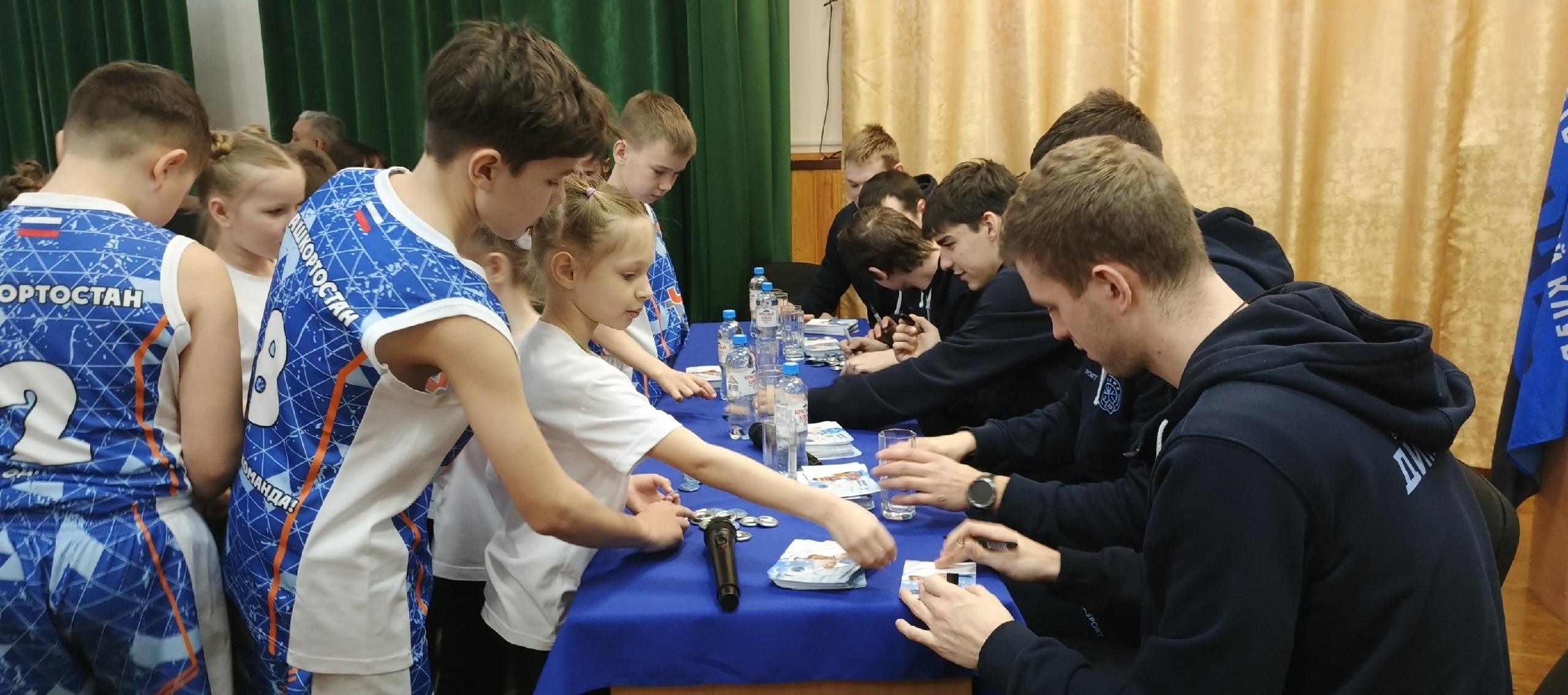 В школе №1 прошла встреча с игроками уфимского баскетбольного клуба «Динамо»