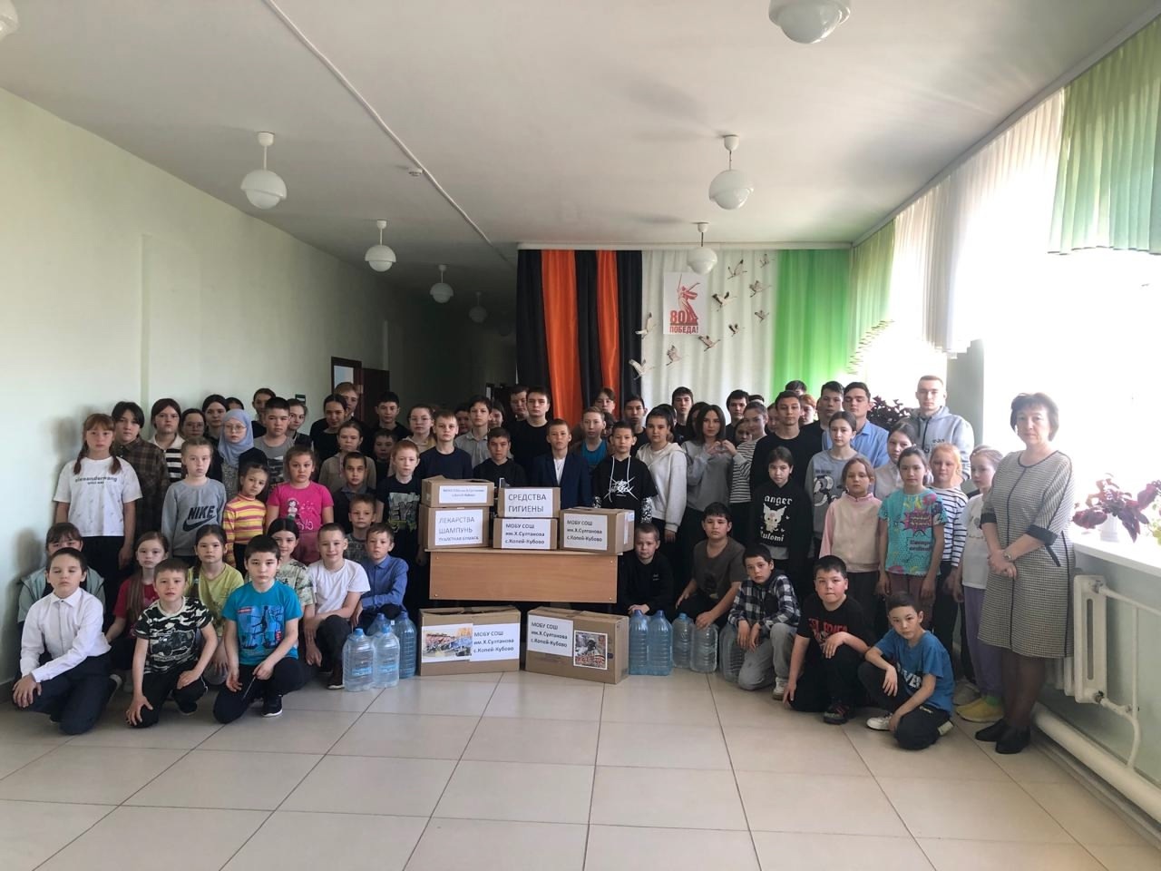 Школьники помогают бойцам