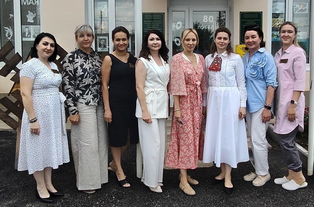 Каринэ Хабирова оценила работу музея и отделения реабилитации Буздякского района