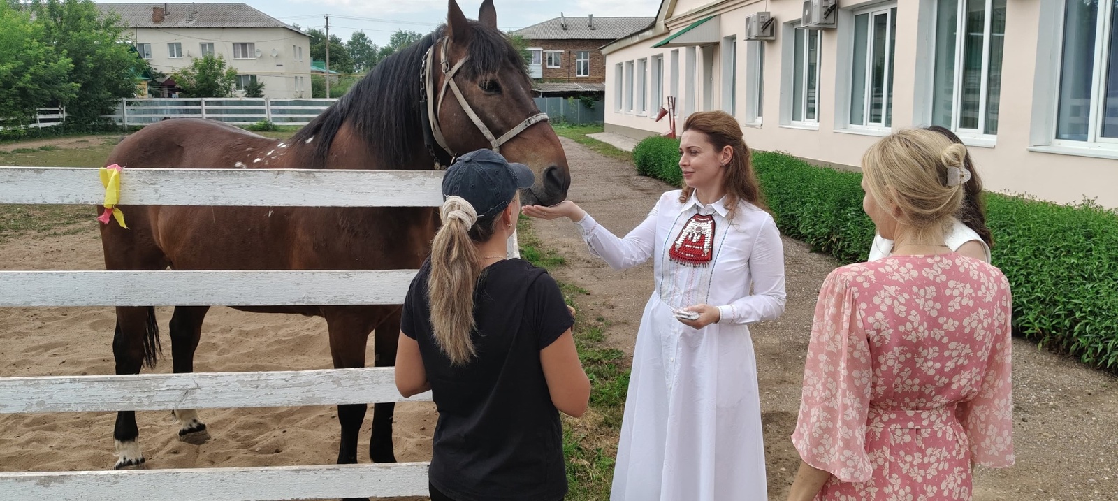 Каринэ Хабирова оценила работу музея и отделения реабилитации Буздякского района