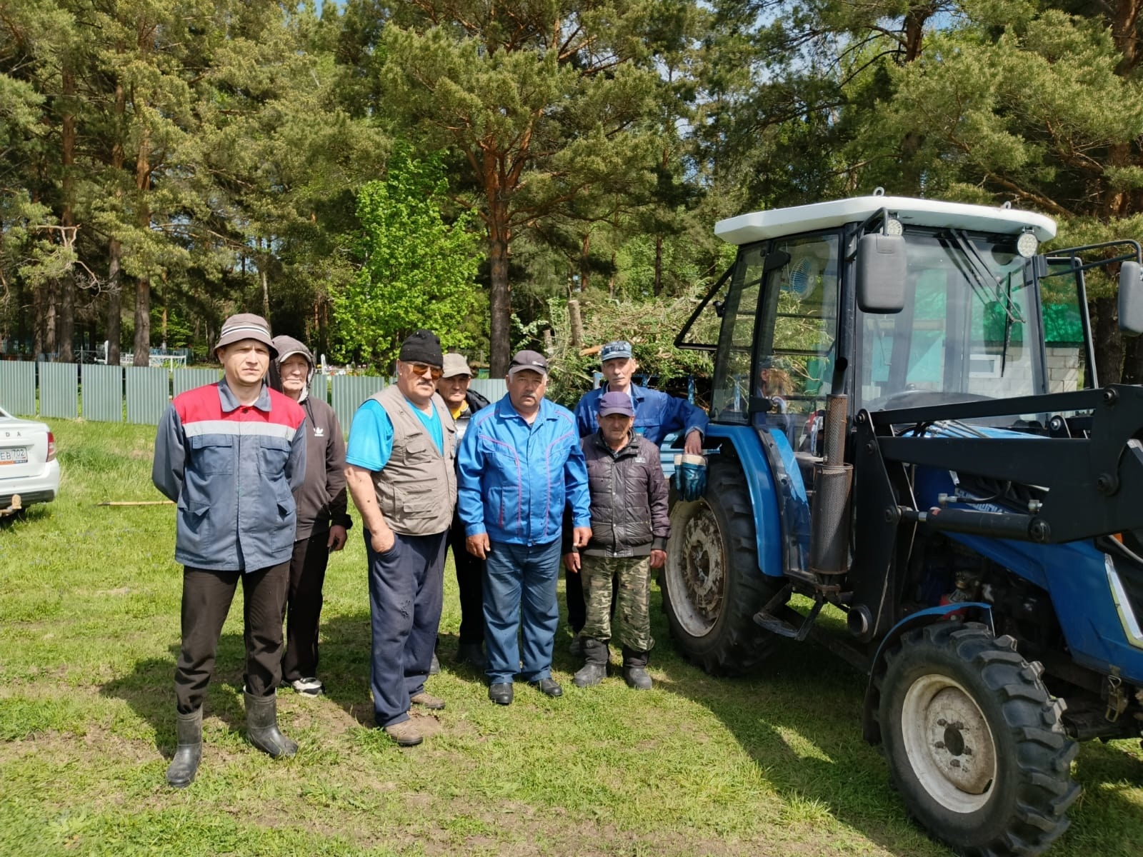 Жители и выходцы Киязибашево провели субботник на территории местного кладбища