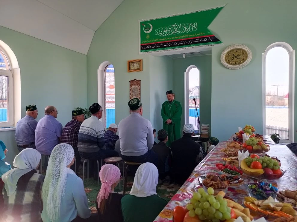 В мечети Буздякского района жители собрались на Ураза-байрам