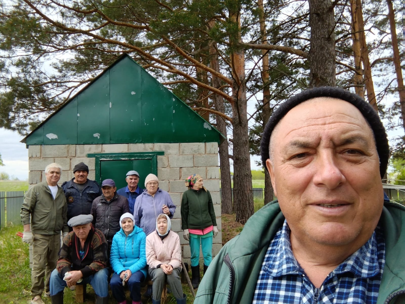 Жители и выходцы Киязибашево провели субботник на территории местного кладбища