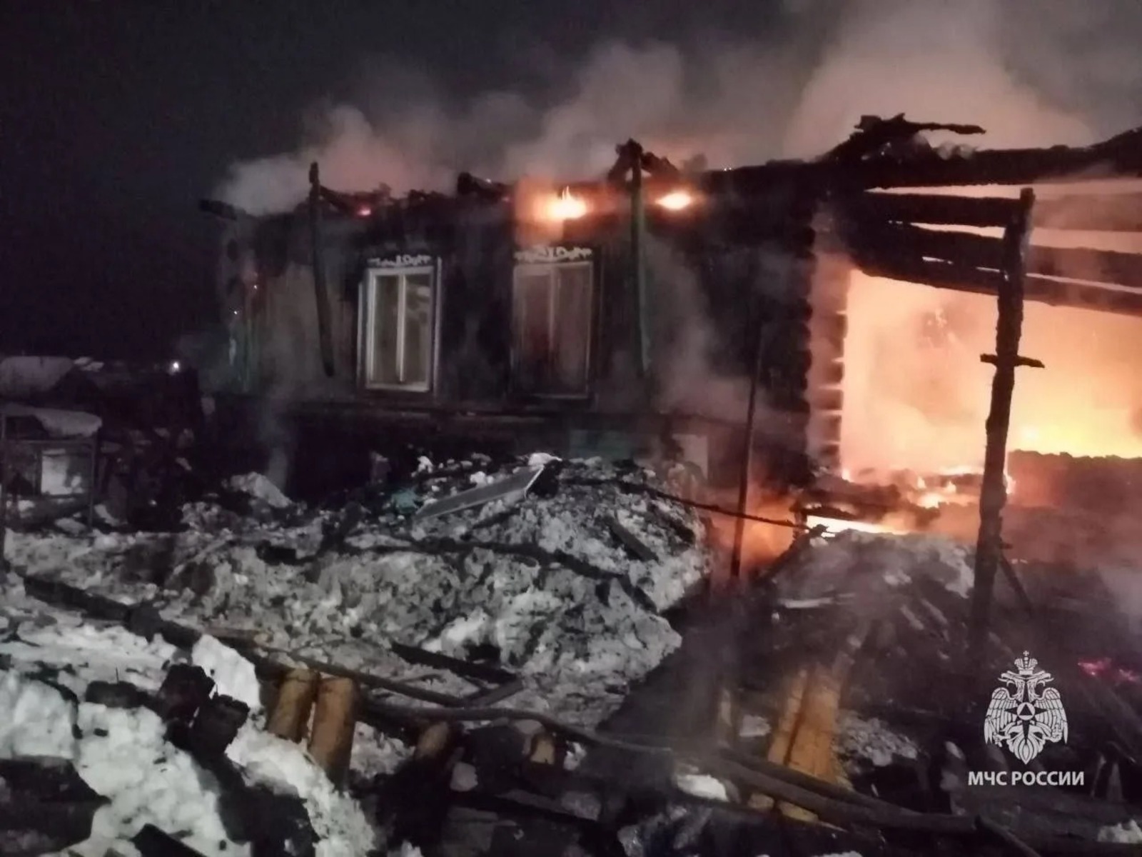 Многодетная семья в Башкирии чудом спаслась из пожара