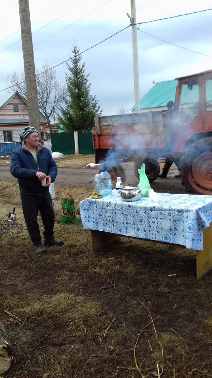 Активные жители села Старый Шигай дружно вышли на субботник