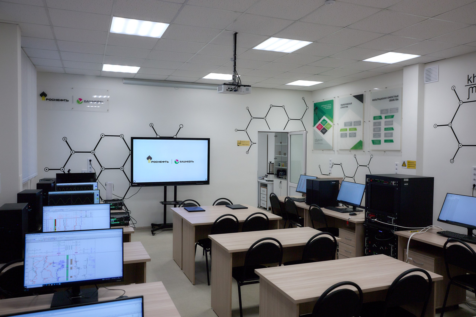 Вуз-резидент Межвузовского кампуса Уфы получил от «Башнефти» новую лаборатори