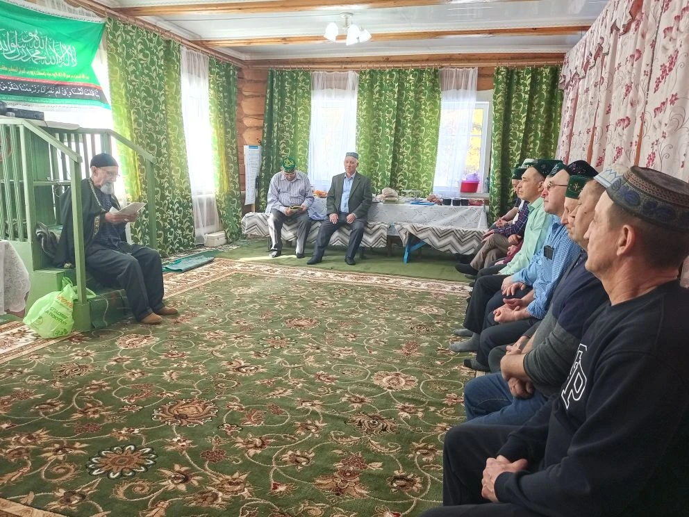 В мечети Буздякского района жители собрались на Ураза-байрам