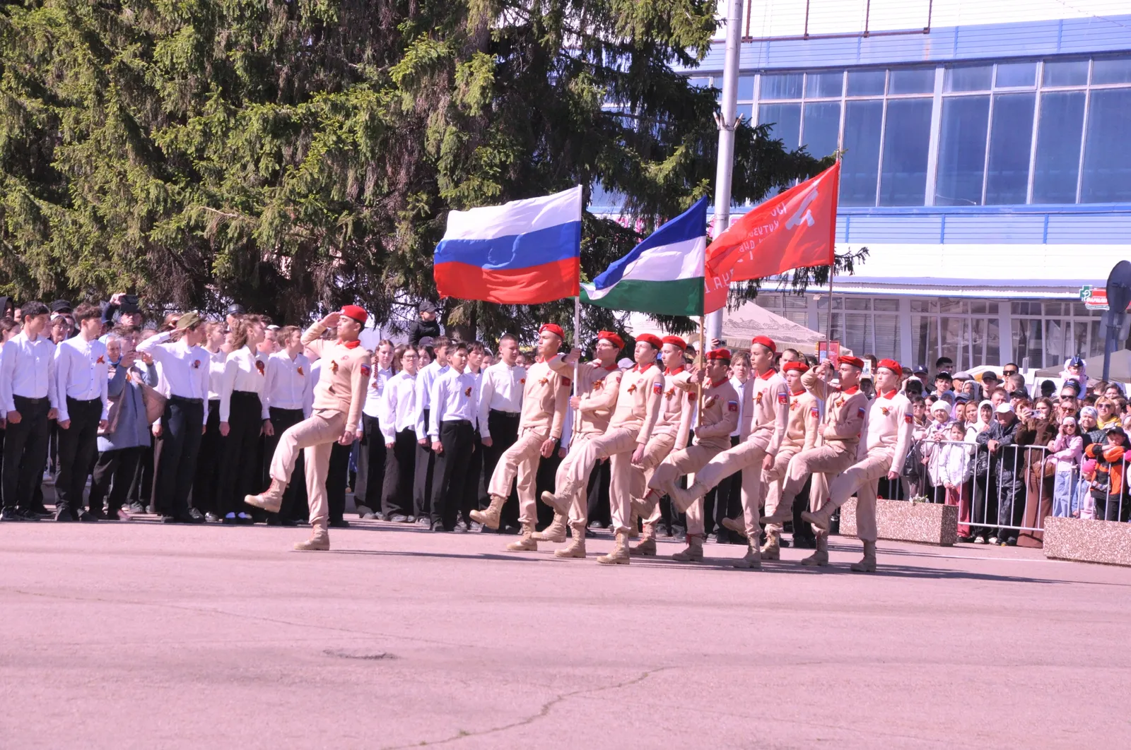 Знамя Победы – на главной площади Буздяка