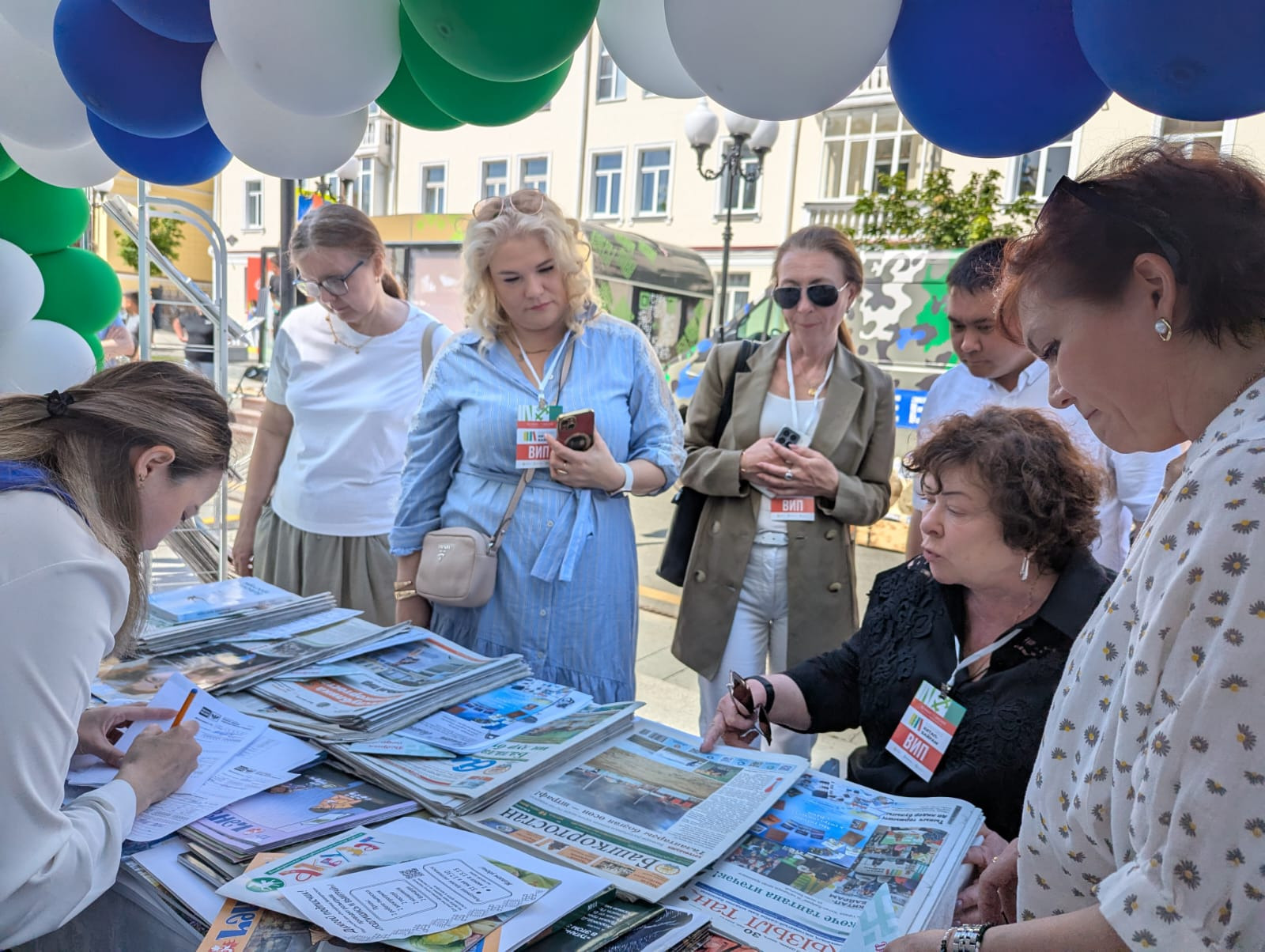 В «Доброй подписке» участвуют гости из двух столиц