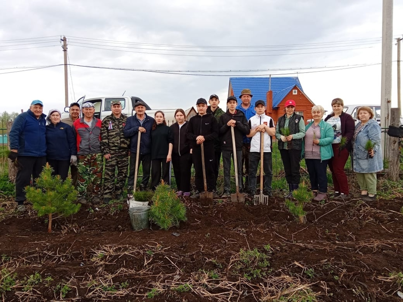 Активисты села Килимово озеленили пустырь
