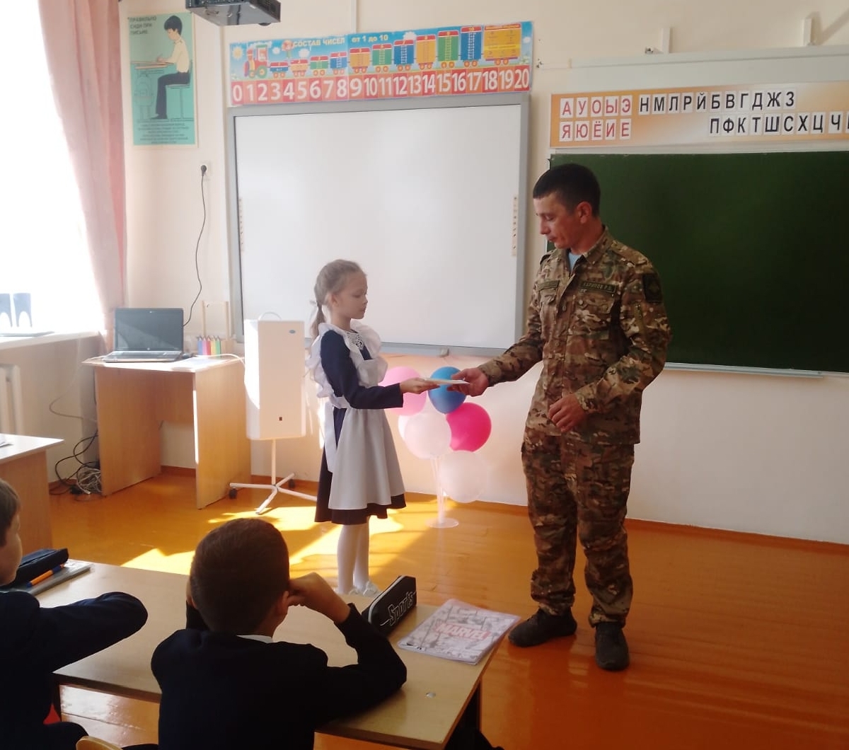 Школьники встретились с участником СВО