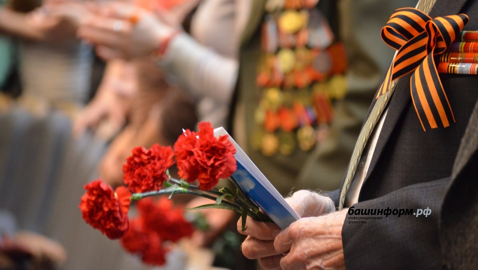 В апреле Соцфонд начнет перечислять ежегодную выплату ко Дню Победы