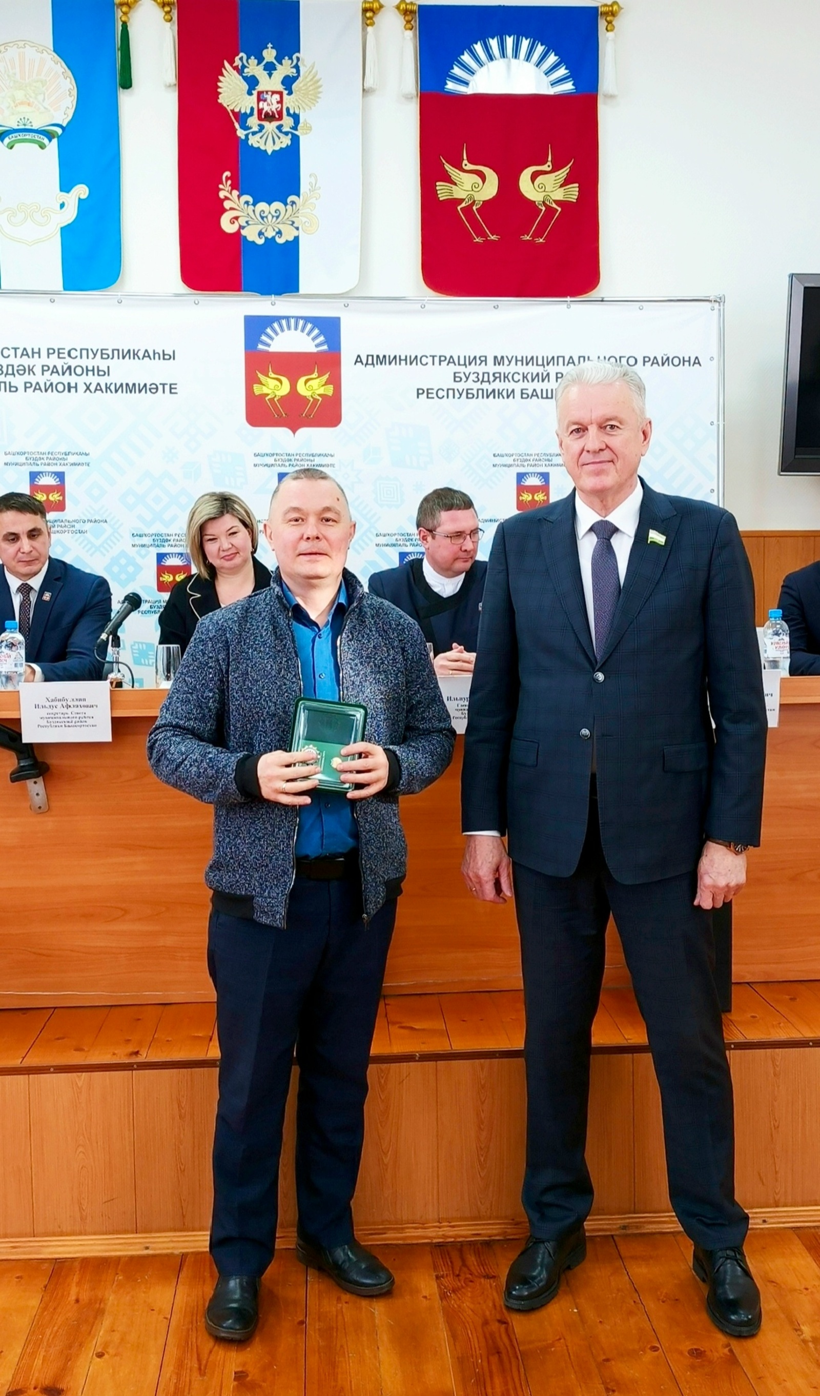 Отмечен почетным знаком