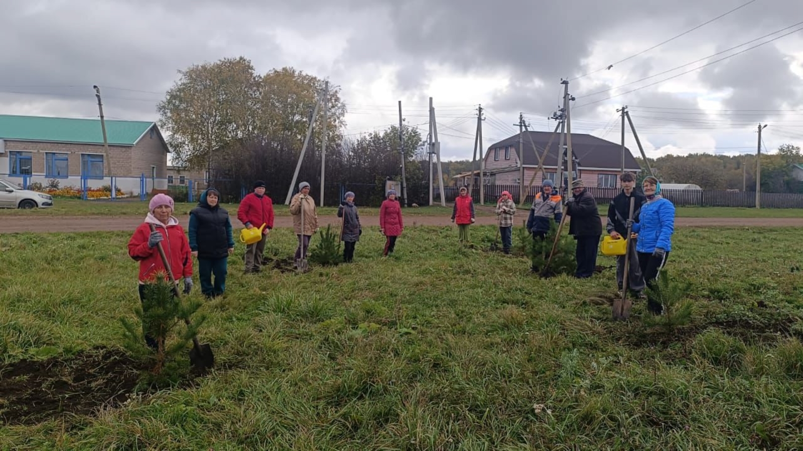 В рамках акции «Зелёная Башкирия» в Буздяке посадили аллеи