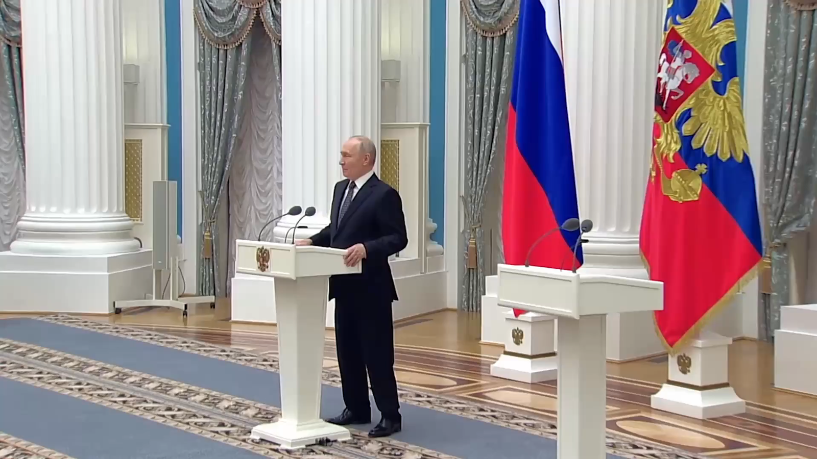 Путин назвал работу деятелей культуры источником вдохновения для страны