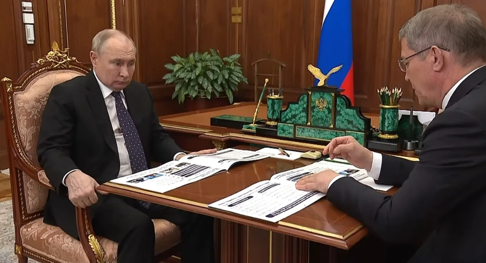 Глава Башкирии поздравил Владимира Путина с днем рождения