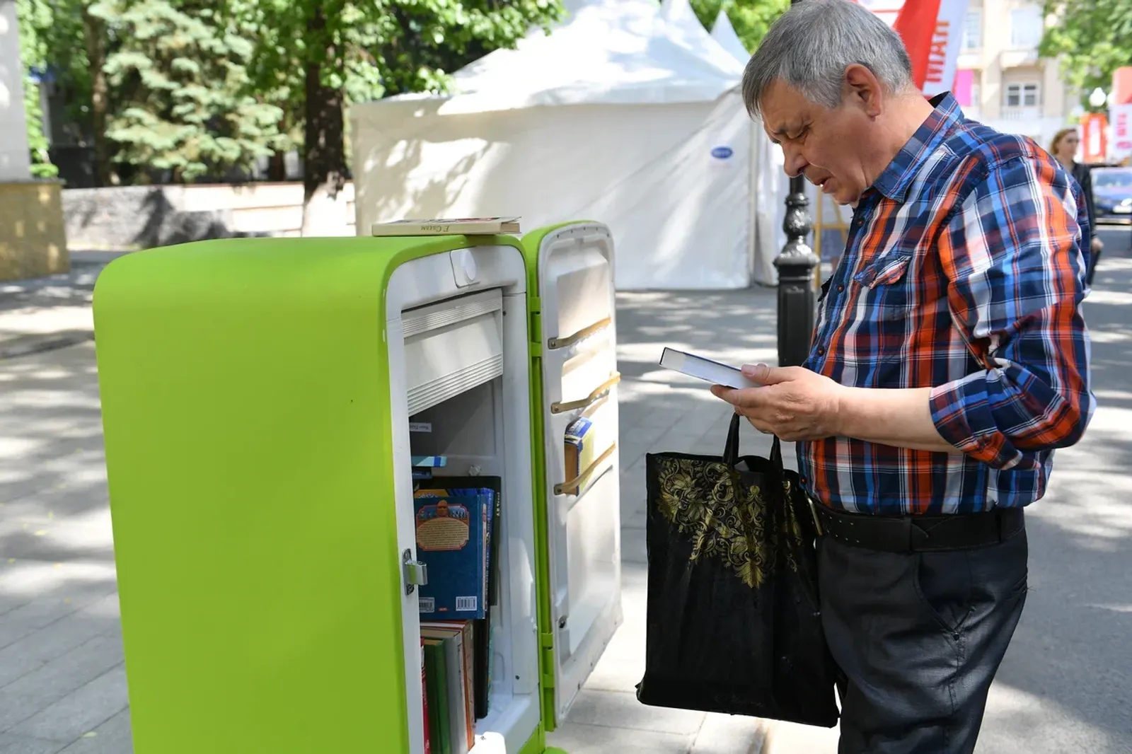 На книжной ярмарке «Китап-Байрам» в Уфе можно брать книги в холодильниках