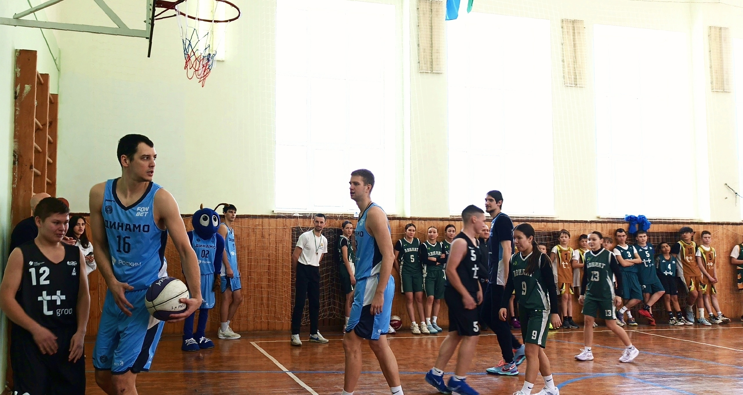 В школе №1 прошла встреча с игроками уфимского баскетбольного клуба «Динамо»
