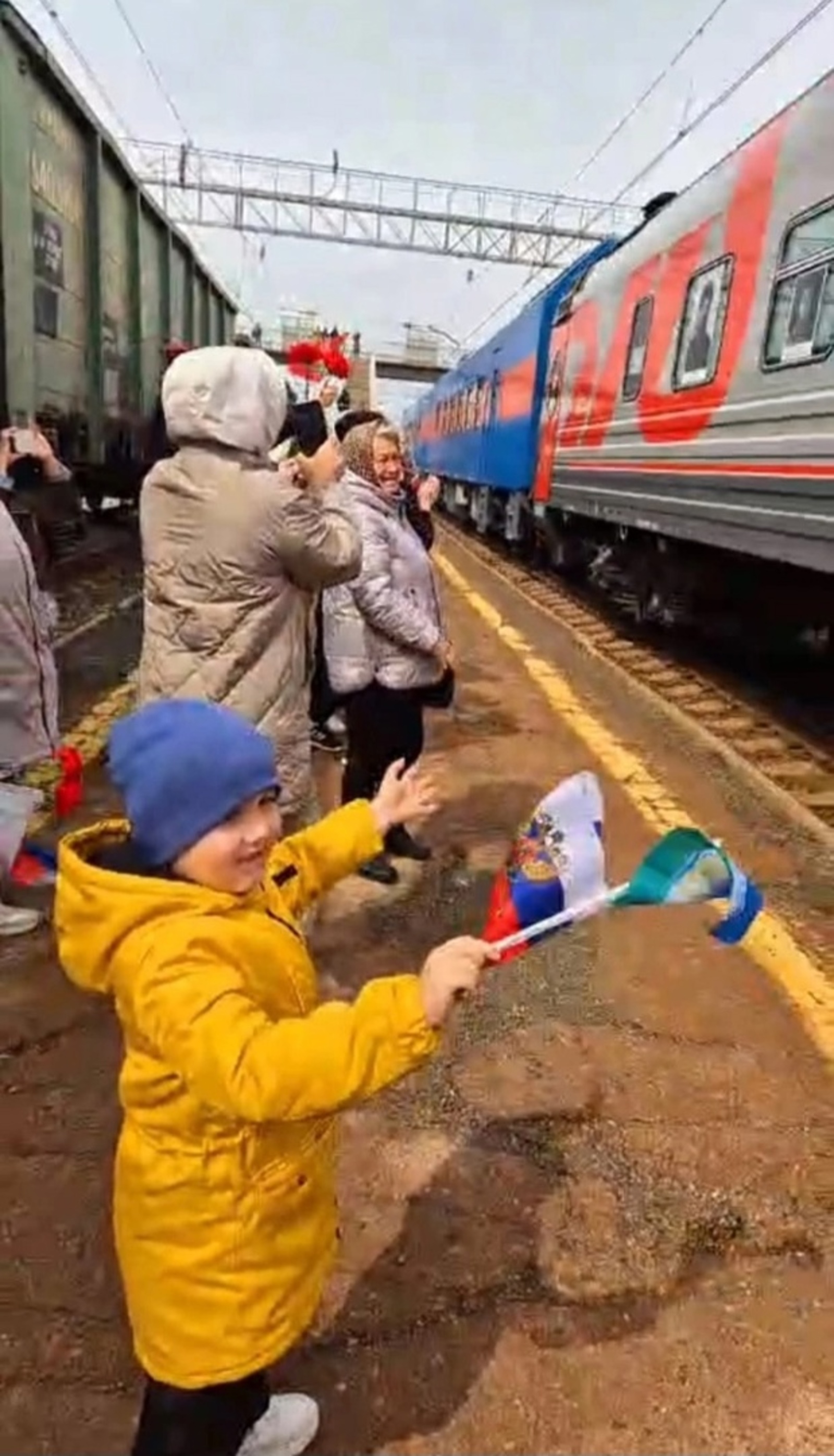 В полдень через станцию Буздяк проехал легендарный «Поезд Победы»