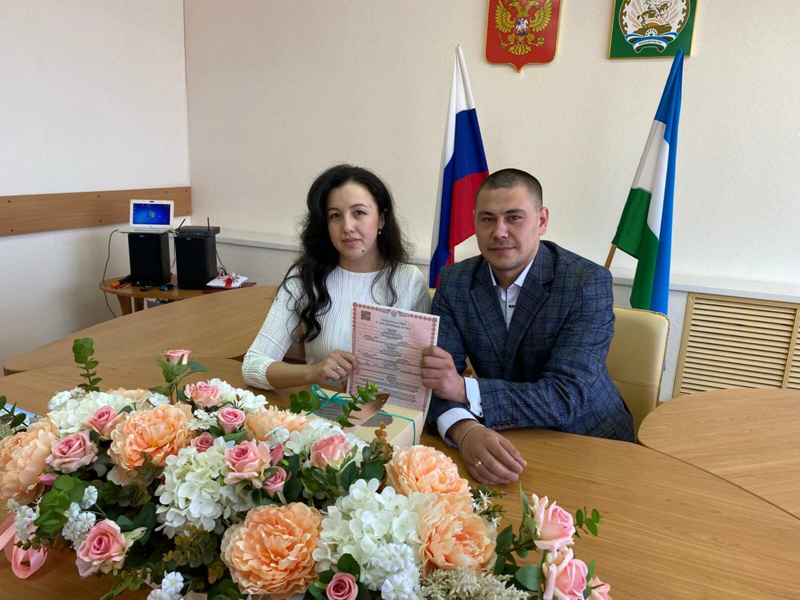 Свадьбу в День семьи, любви и верности провели в Буздякском отделе загс