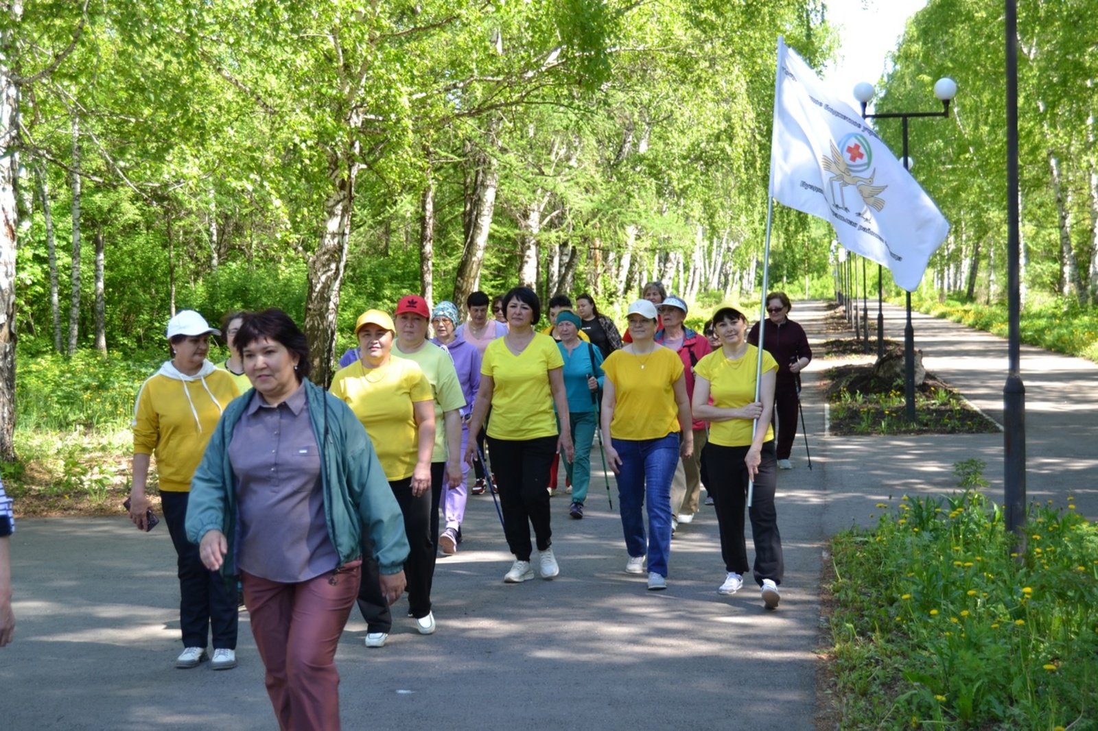 Коллектив Буздякской ЦРБ присоединился к акции "10 тысяч шагов к жизни"