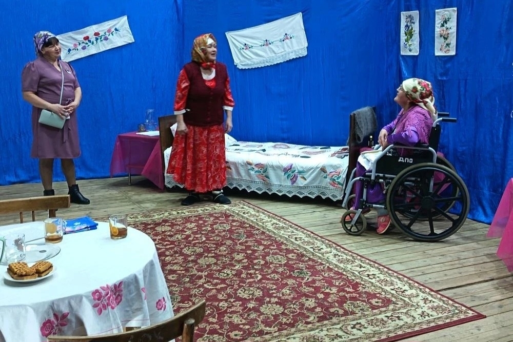 В Урановском сельском доме культуры состоялся показ спектакля «Пар аккош»