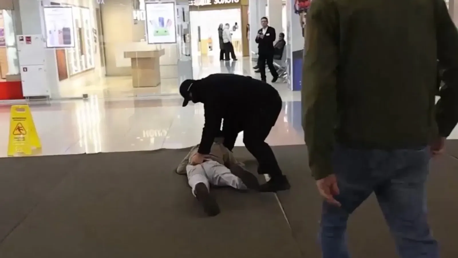 В Башкирии задержана банда, которая выпускала дубликаты сим-карт участников СВО