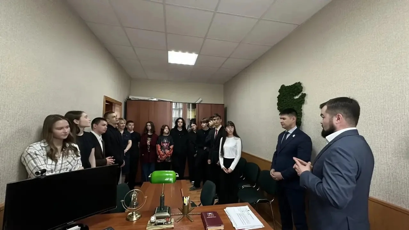 Почувствовать себя муниципальным служащим