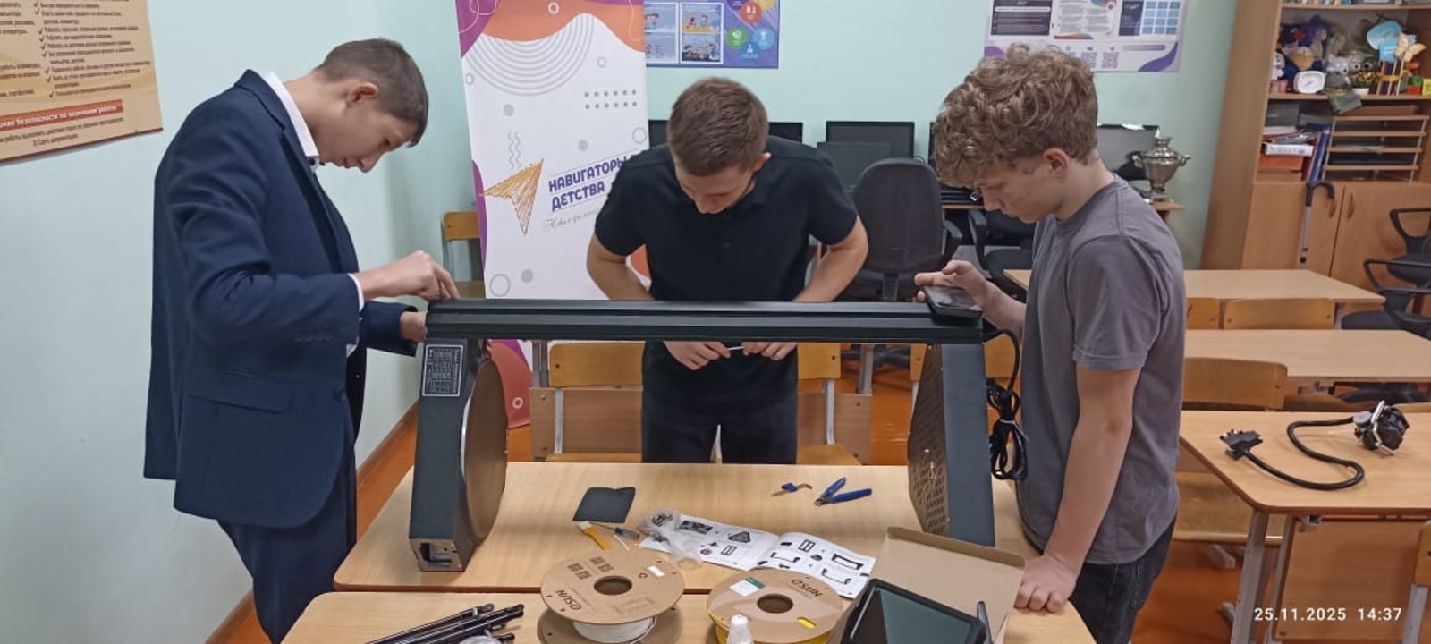 Участники СВО сделали подарок Каранской школе