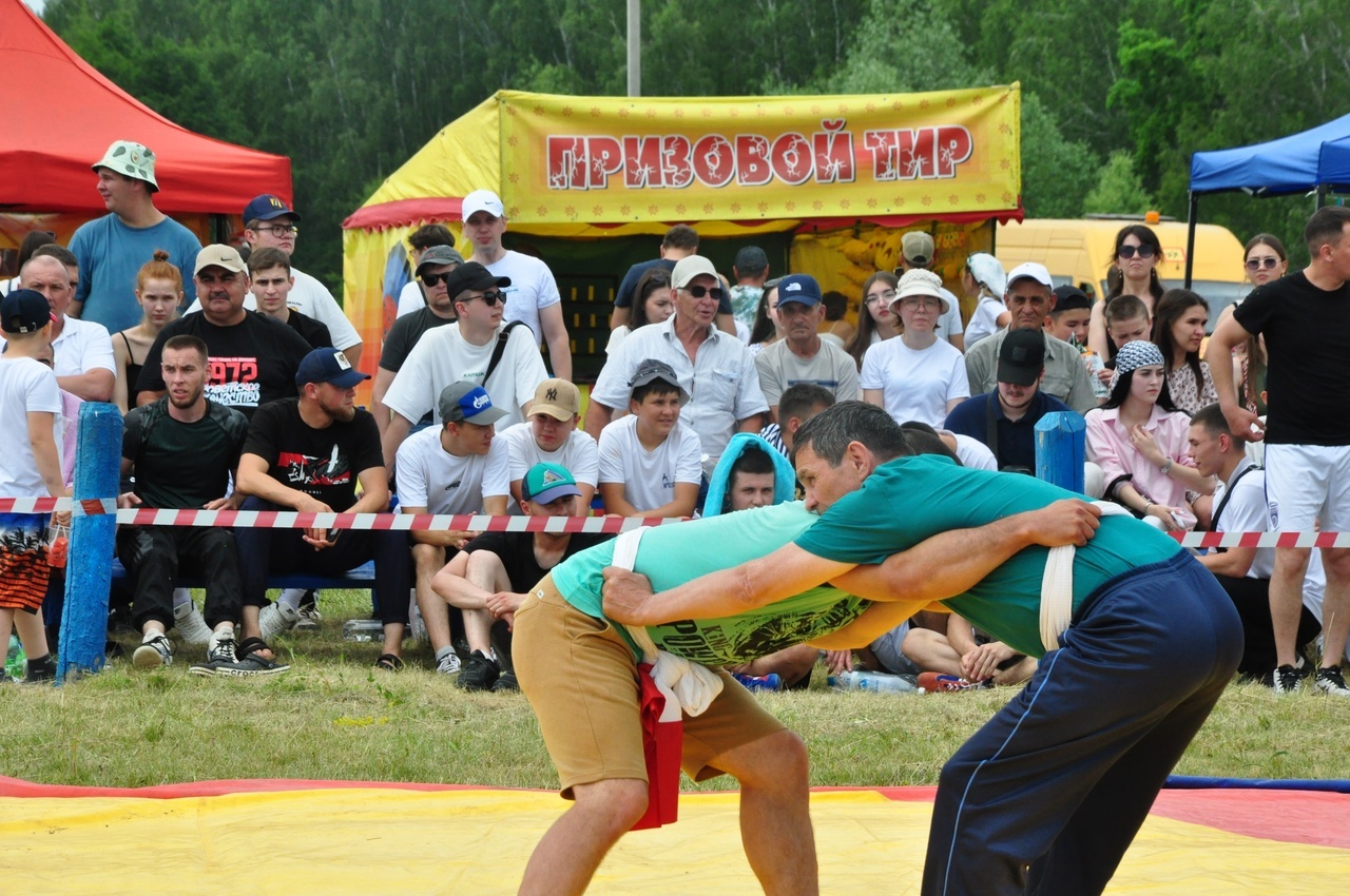 Одним из самых зрелищных состязаний праздника стала национальная борьба корэш