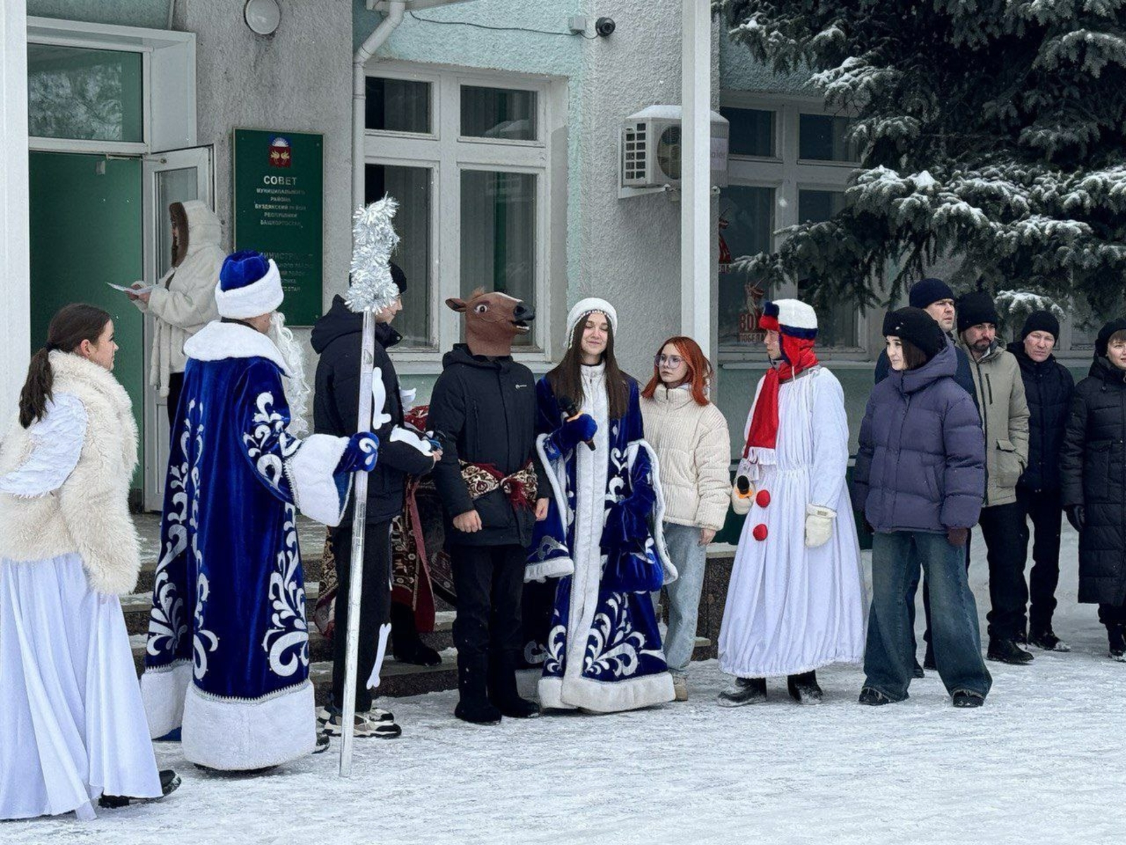 Праздничной программой в селе Буздяк закрыли ледовый городок