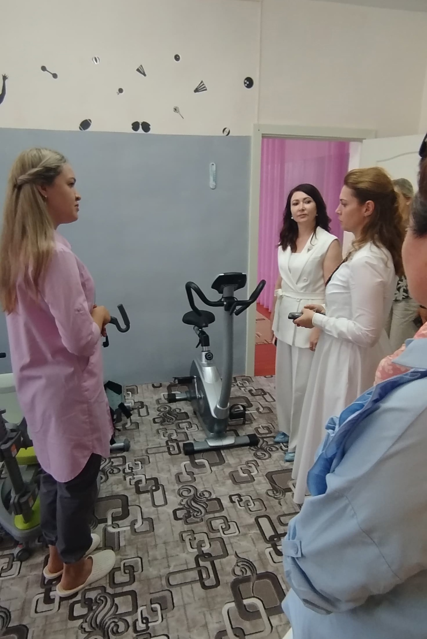 Каринэ Хабирова оценила работу музея и отделения реабилитации Буздякского района