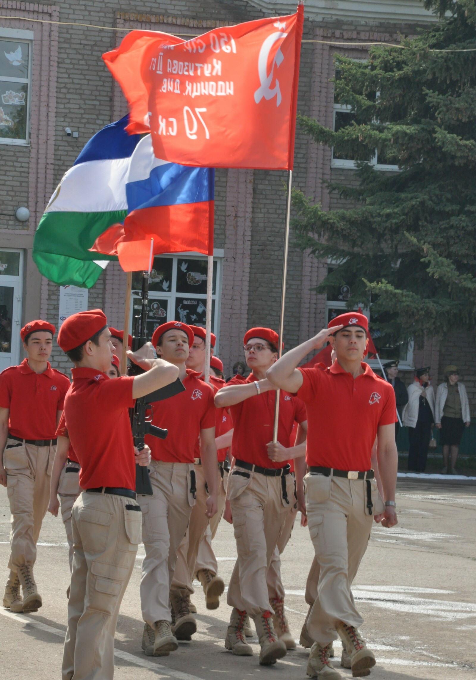 Знамя Победы – на главной площади Буздяка
