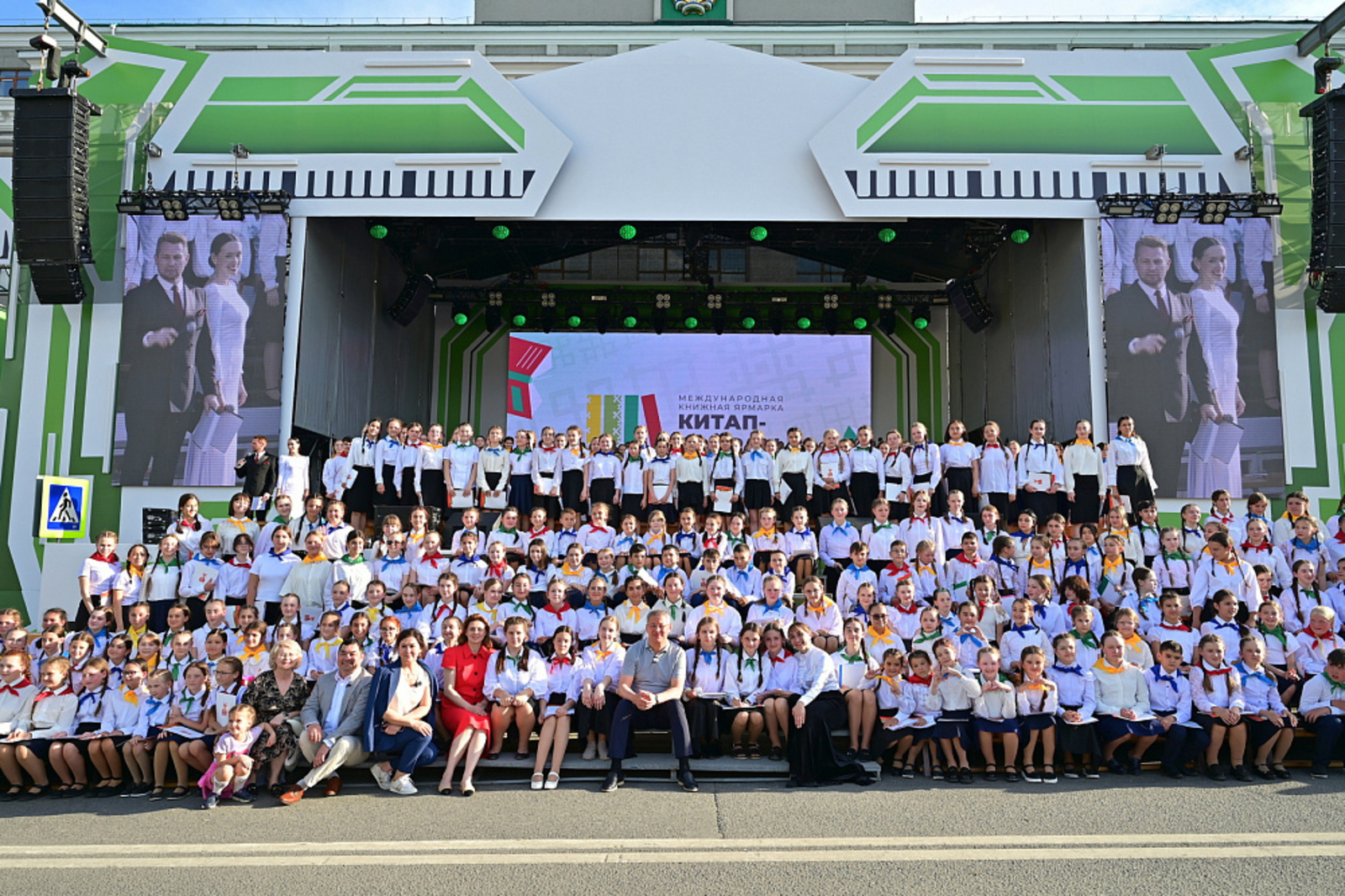 Выступление детского хора завершило книжную ярмарку «Китап-байрам» в Уфе
