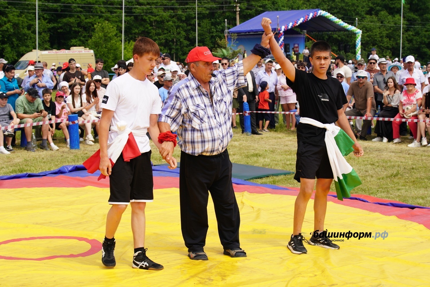 Радий Хабиров посетил сабантуй в Буздяке и встретился с участниками СВО