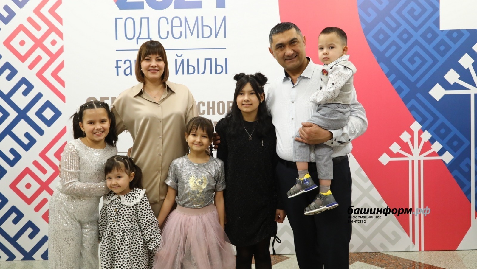 В Башкирии в этом году 7 тысяч семей получили удостоверение многодетных