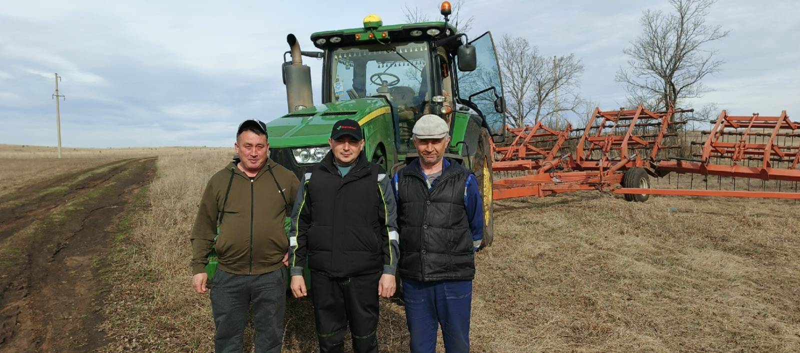 В районе полевые работы стартовали с подкормки многолетних растений и озимых
